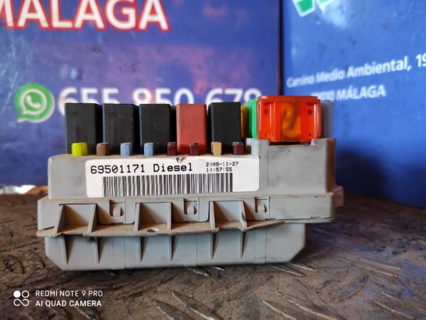 CAJA RELES / FUSIBLES 93470