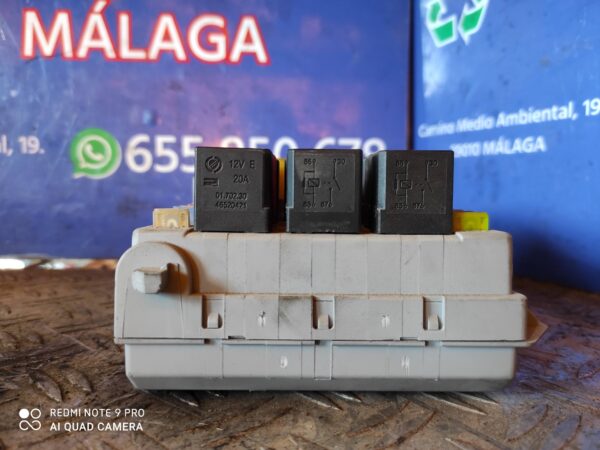 CAJA RELES / FUSIBLES 93470
