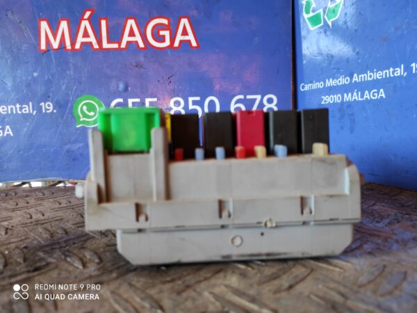 CAJA RELES / FUSIBLES 93470