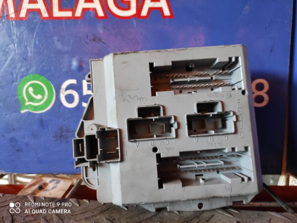 CAJA RELES / FUSIBLES 93470