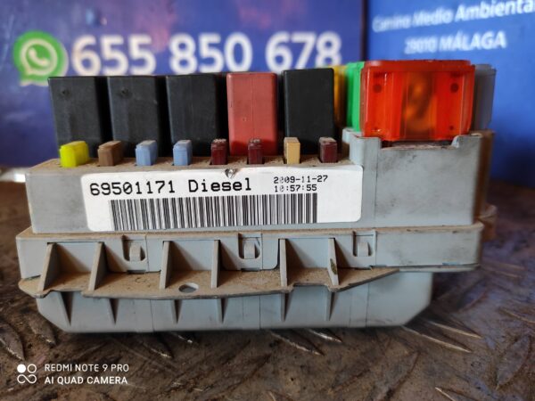 CAJA RELES / FUSIBLES 93470