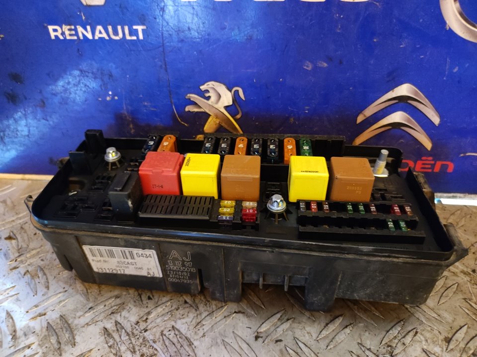 CAJA RELES / FUSIBLES 100267