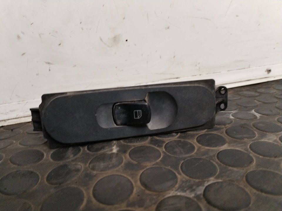 MANDO ELEVALUNAS DELANTERO DERECHO 110362