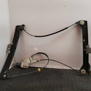 ELEVALUNAS DELANTERO DERECHO 111724