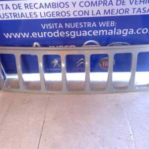 REJILLA DELANTERA 92396