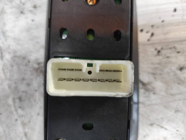 MANDO ELEVALUNAS DELANTERO IZQUIERDO 95844