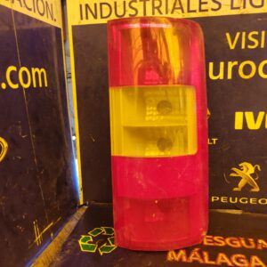 PILOTO TRASERO DERECHO 99377