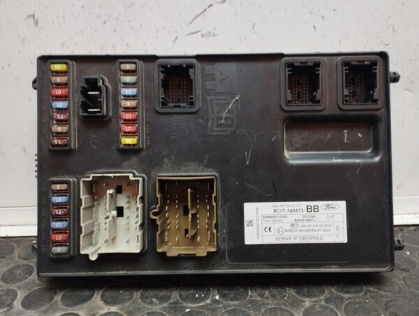 CAJA RELES / FUSIBLES 108384