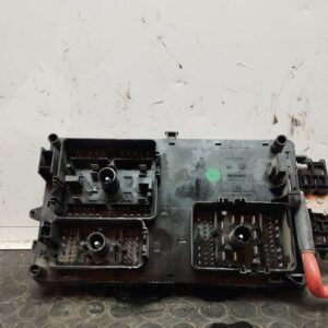 CAJA RELES / FUSIBLES 107812