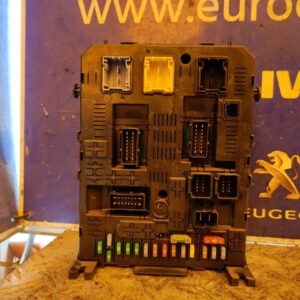 CAJA RELES / FUSIBLES 100709