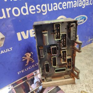 CAJA RELES / FUSIBLES 104097