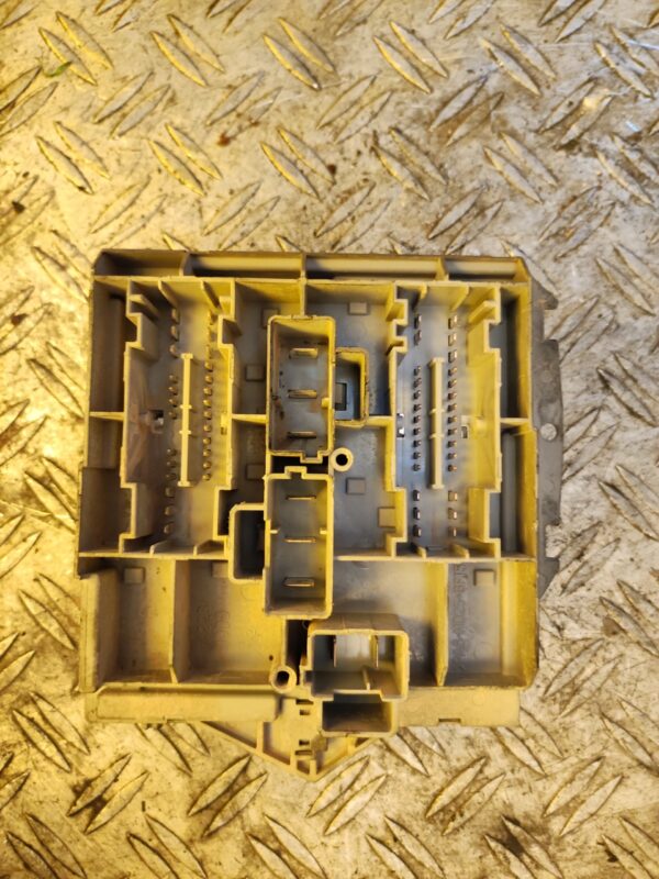 CAJA RELES / FUSIBLES 99694