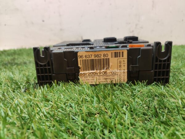 CAJA RELES / FUSIBLES 106888