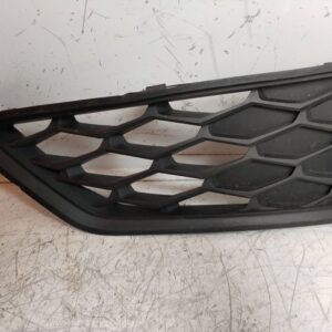 REJILLA PARAGOLPES IZQUIERDA 114617