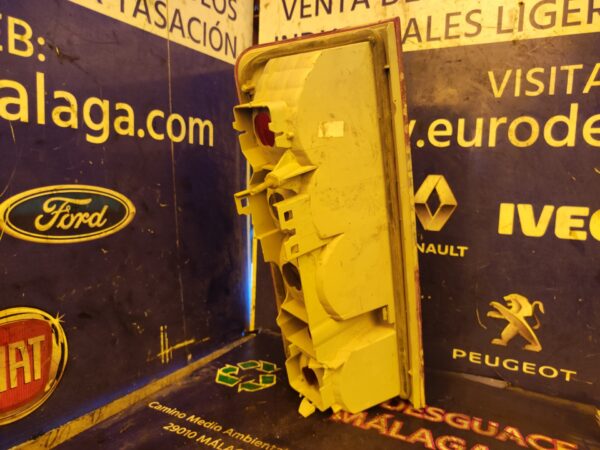 PILOTO TRASERO DERECHO 99377