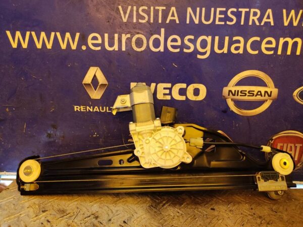 ELEVALUNAS DELANTERO IZQUIERDO 100456