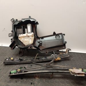 ELEVALUNAS DELANTERO DERECHO 105070