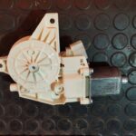 MOTOR ELEVALUNAS DELANTERO DERECHO 109738