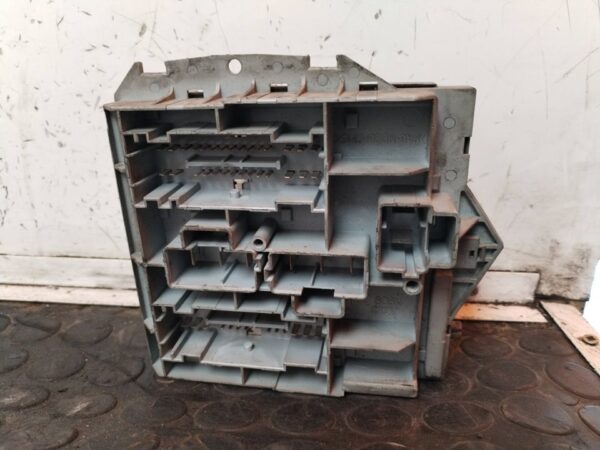 CAJA RELES / FUSIBLES 112964