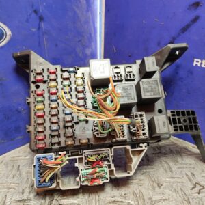 CAJA RELES / FUSIBLES 103774