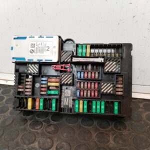 CAJA RELES / FUSIBLES 110845