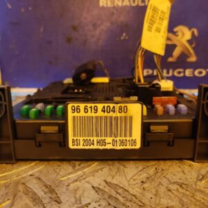 CAJA RELES / FUSIBLES 100523