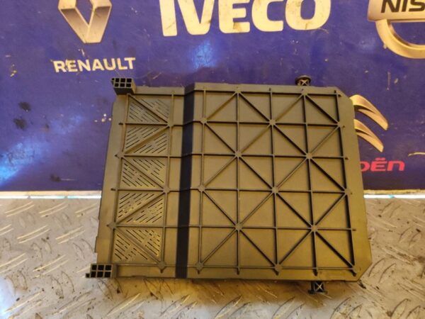 CAJA RELES / FUSIBLES 100175
