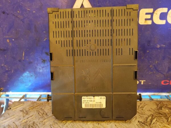 CAJA RELES / FUSIBLES 100578