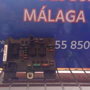 CAJA RELES / FUSIBLES 92215