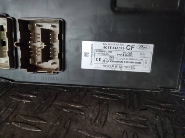 CAJA RELES / FUSIBLES 94643
