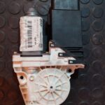 MOTOR ELEVALUNAS DELANTERO DERECHO 107834