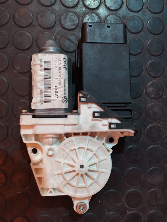 MOTOR ELEVALUNAS DELANTERO DERECHO 107834