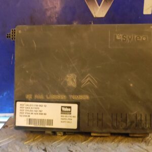 CAJA RELES / FUSIBLES 100331