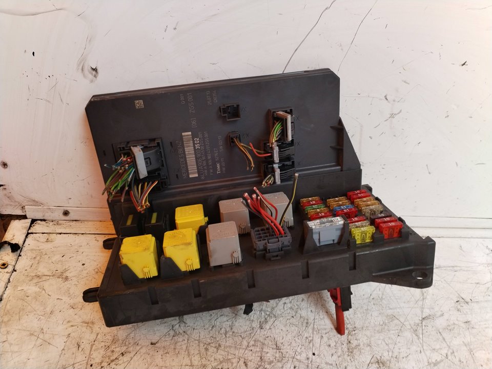 CAJA RELES / FUSIBLES 114340