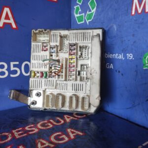 CAJA RELES / FUSIBLES 93907