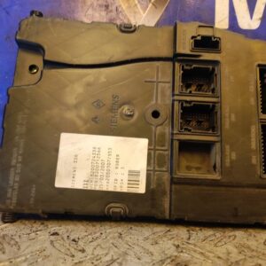 CAJA RELES / FUSIBLES 100663