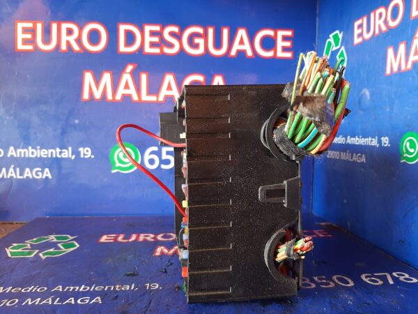 CAJA RELES / FUSIBLES 93982
