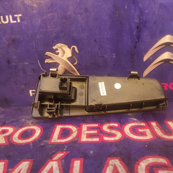 MANDO ELEVALUNAS TRASERO DERECHO 97312