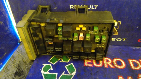 CAJA RELES / FUSIBLES 97350