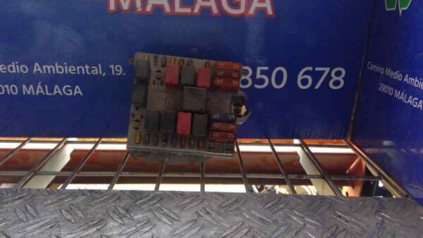 CAJA RELES / FUSIBLES 92202