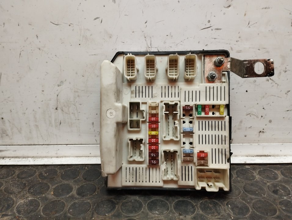 CAJA RELES / FUSIBLES 108963
