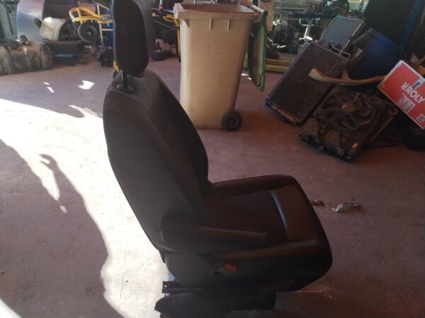 ASIENTO DELANTERO IZQUIERDO 111101