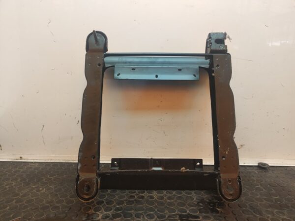 ASIENTO DELANTERO IZQUIERDO 107219