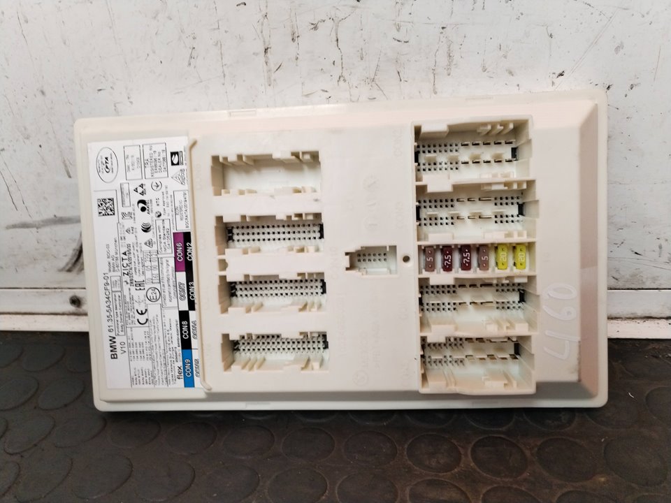 CAJA RELES / FUSIBLES 111106