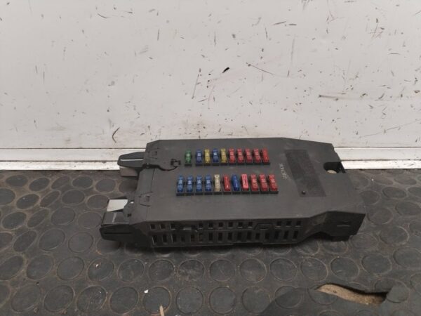 CAJA RELES / FUSIBLES 113347