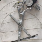 ELEVALUNAS DELANTERO DERECHO 106774