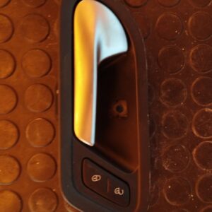 MANETA INTERIOR DELANTERA IZQUIERDA 105664