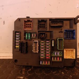 CAJA RELES / FUSIBLES 108065