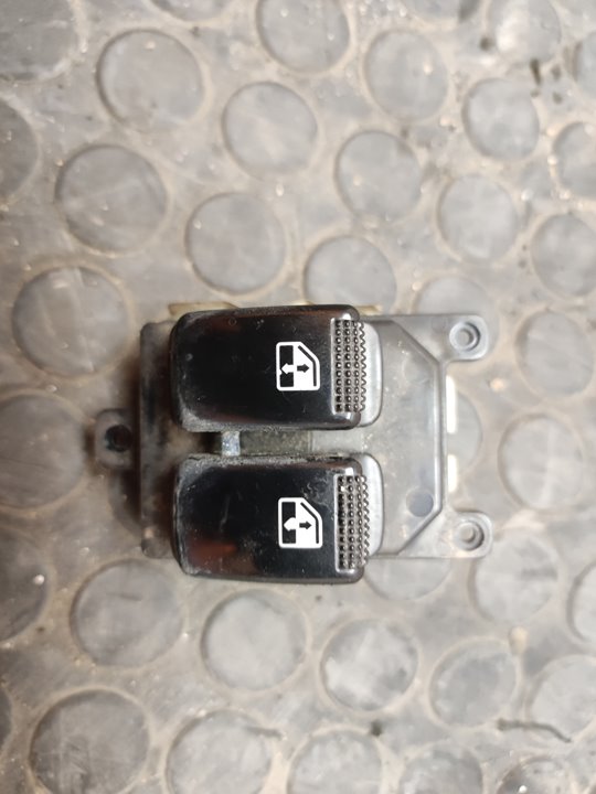MANDO ELEVALUNAS DELANTERO IZQUIERDO 106132