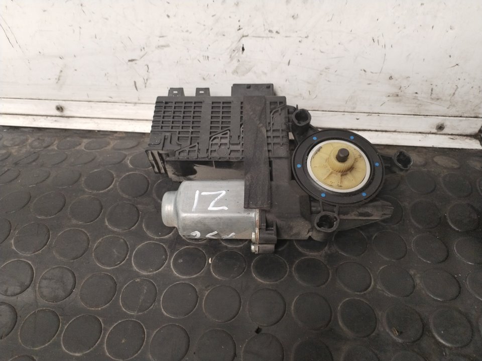 MOTOR ELEVALUNAS DELANTERO IZQUIERDO 111563